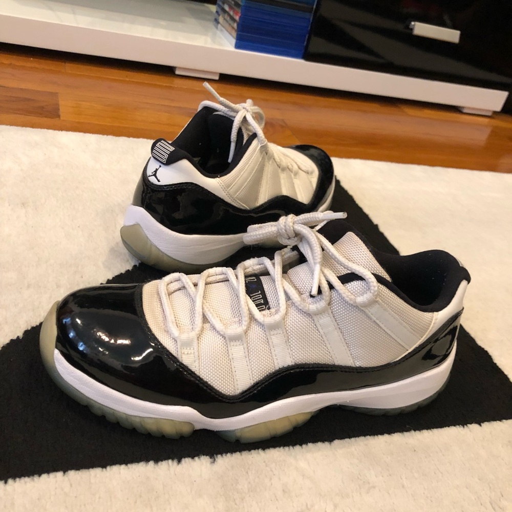 Jordan 11 Low (Concord)